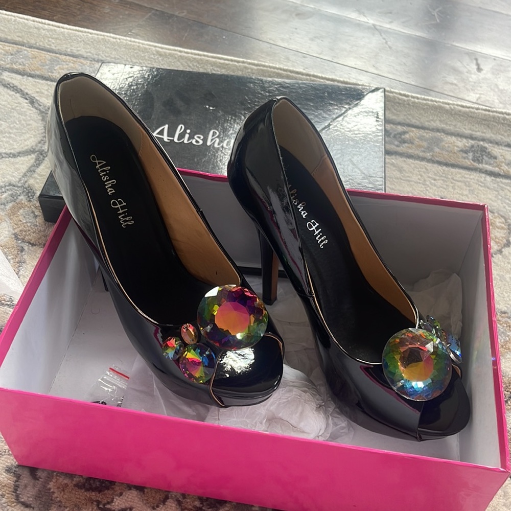 Heels - Picture 2 of 3